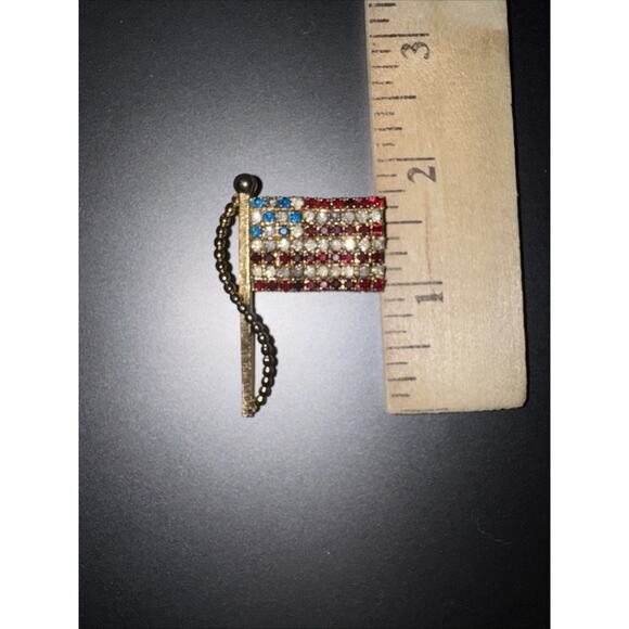 Vintage Rhinestone American Flag Brooch Patriotic USA Pin Costume Jewelry 4th - Picture 10 of 10